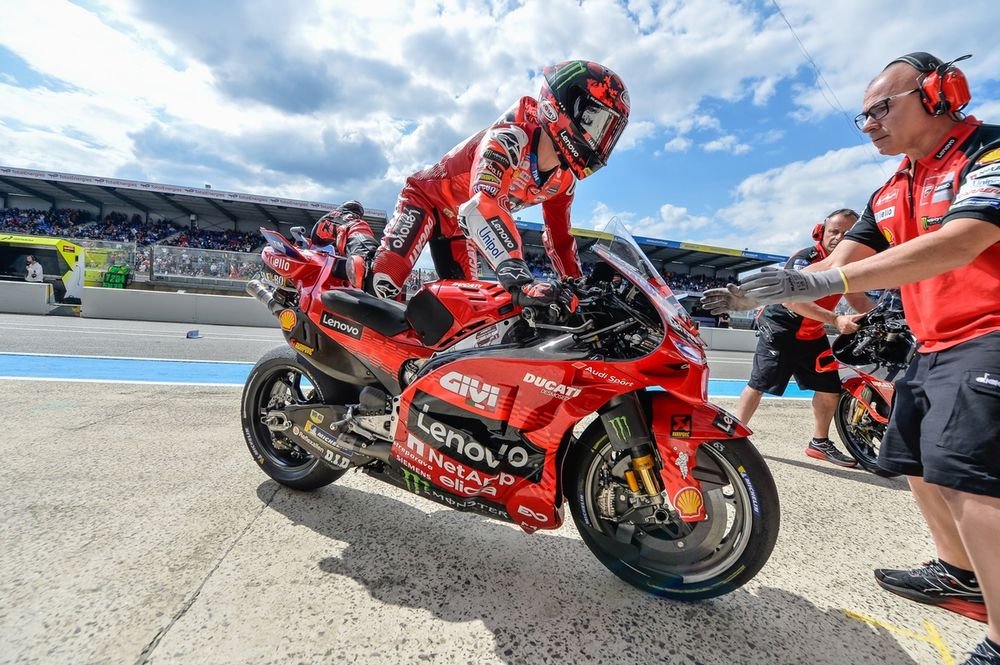 Pecco Bagnaia doit continuer avec son moteur actuel.