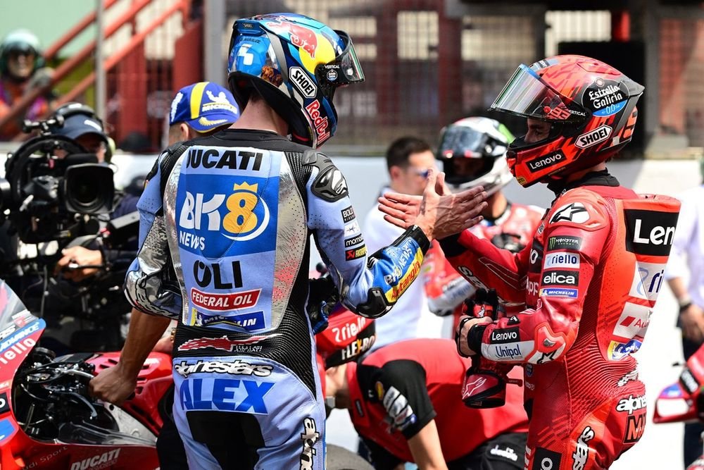 Les frères Márquez ont déjà partagé beaucoup de parcs fermés depuis le début du championnat.
