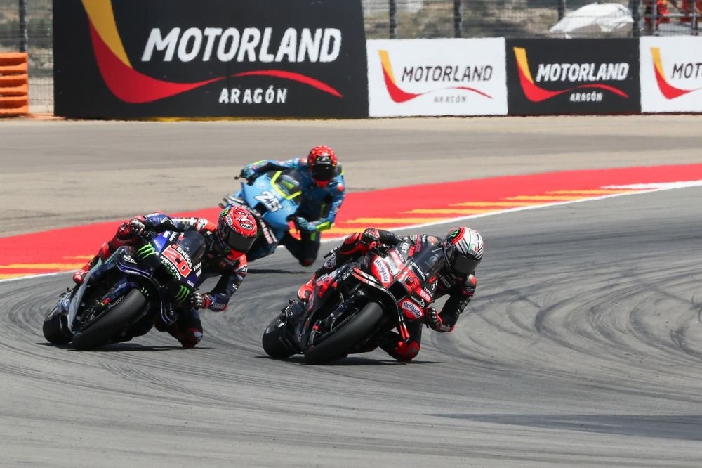 Marco Bezzecchi, Aprilia Racing, Fabio Quartararo, Yamaha Factory Racing