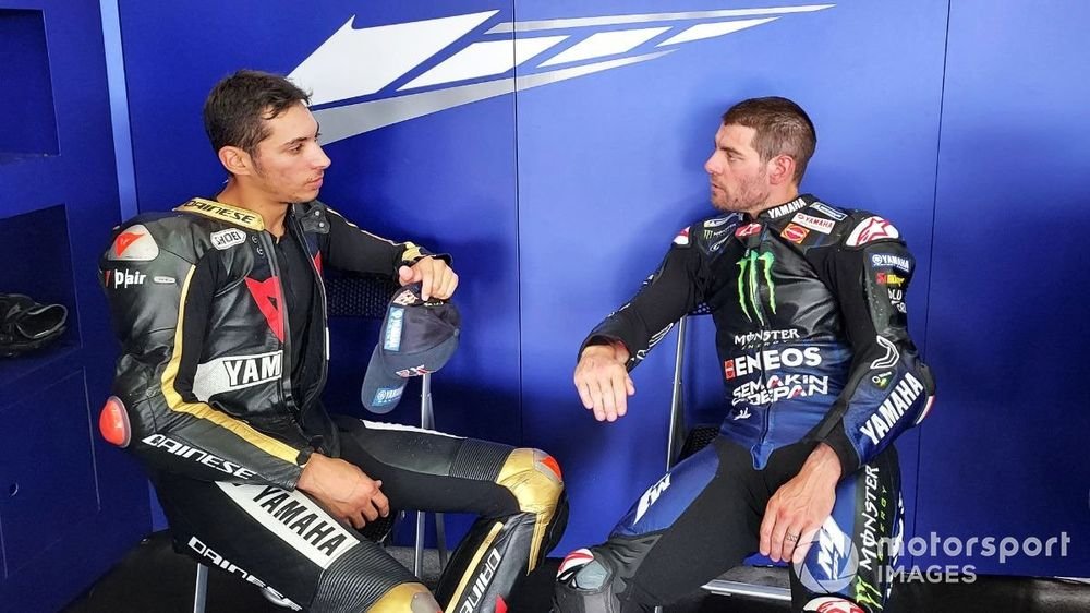 Toprak Razgatlıoglu, ici avec Cal Crutchlow, a fait deux tests en MotoGP avec Yamaha ces dernières années.