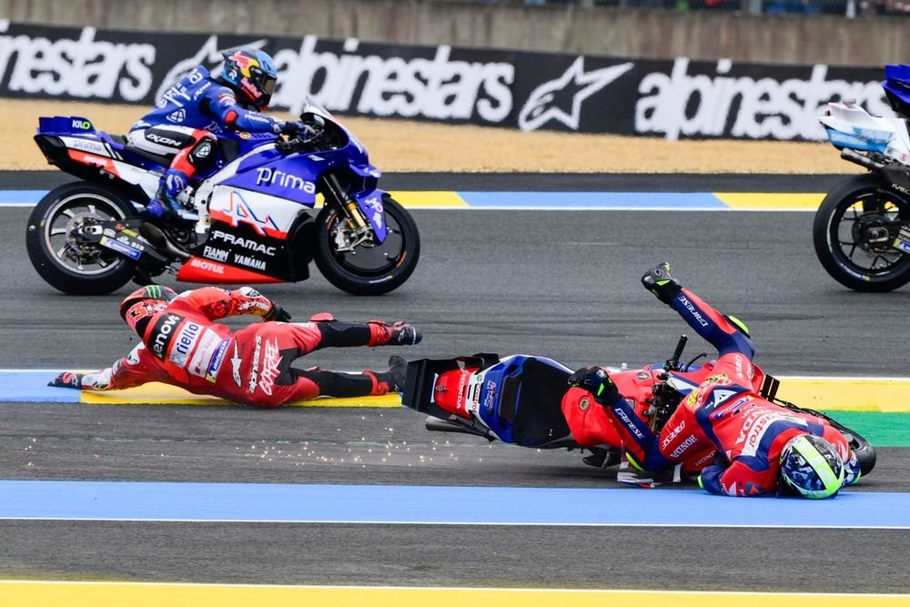Joan Mir et Pecco Bagnaia Bagnaia lors de leur chute