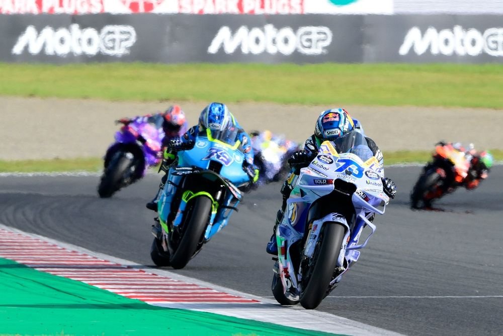 Álex Márquez a fini par être dépassé par Ai Ogura pendant le sprint.
