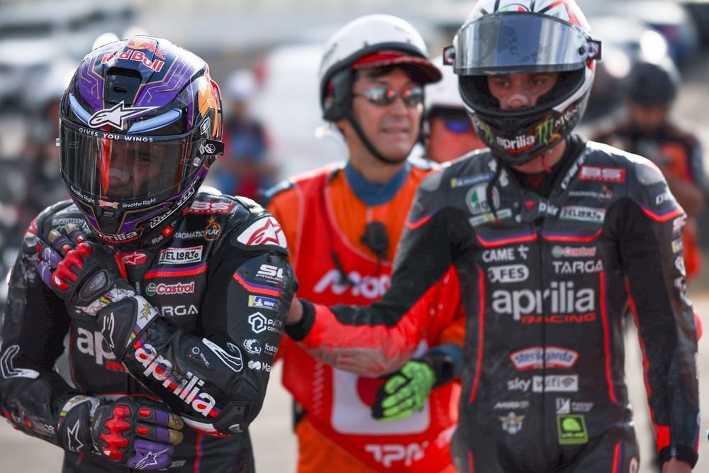 Jorge Martin et Marco Bezzecchi, Aprilia Racing Team, après leur chute