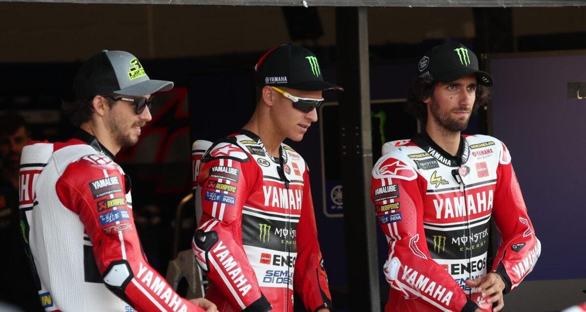 Fabio Quartararo piégé par Alex Rins devant le public