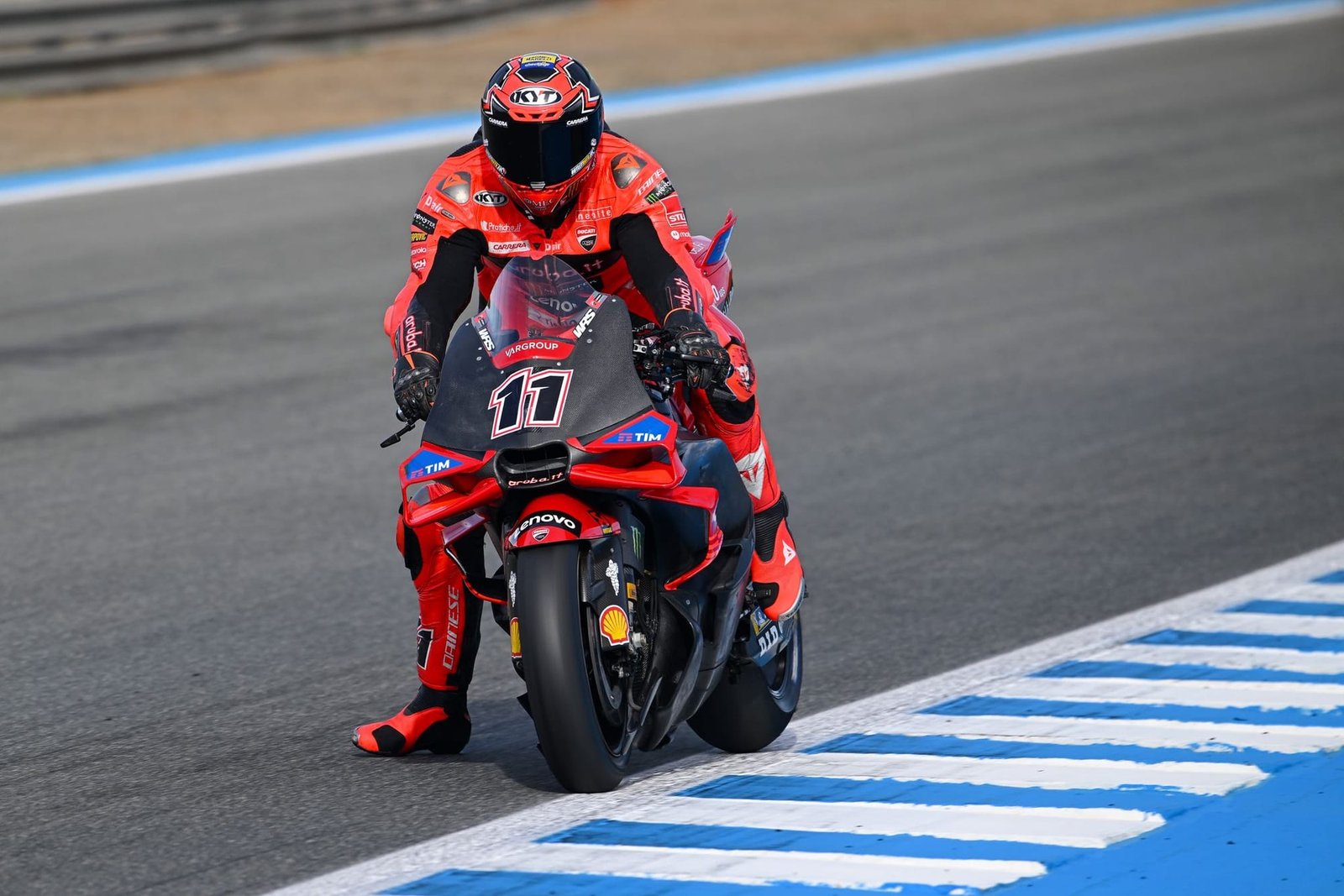 Bulega teste la Desmosedici à Jerez