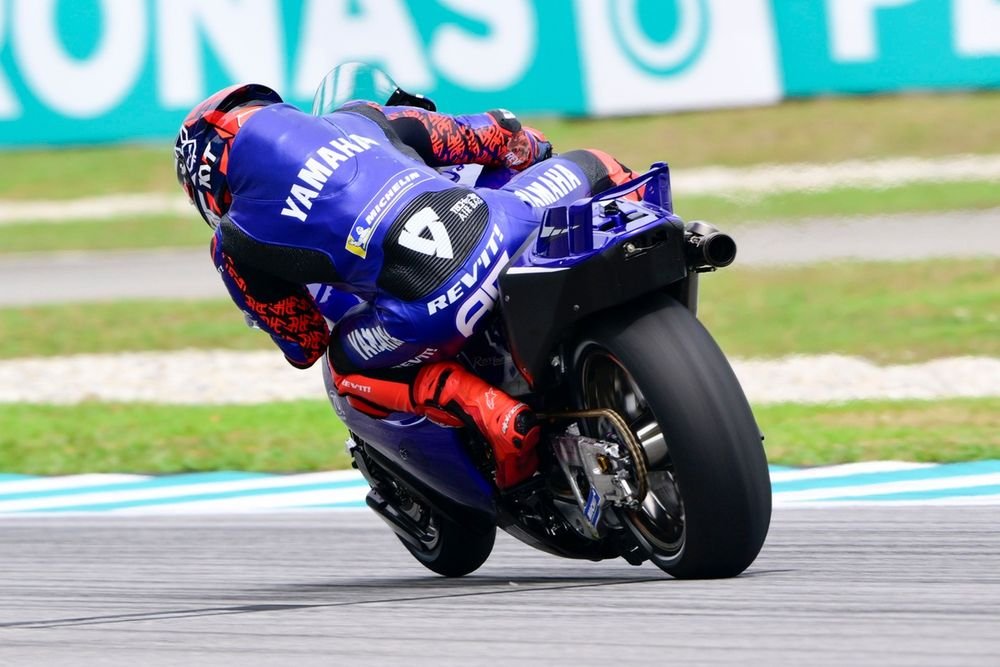 Augusto Fernandez sur la Yamaha équipée du V4.