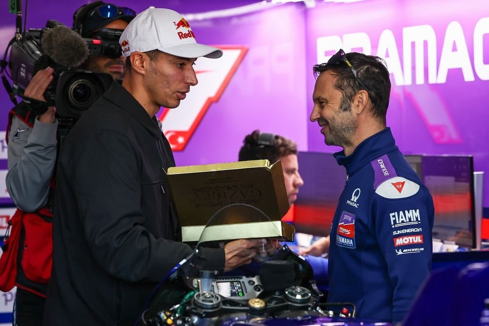 Toprak Razgatlioglu a conquis Gino Borsoi avec un baklava !