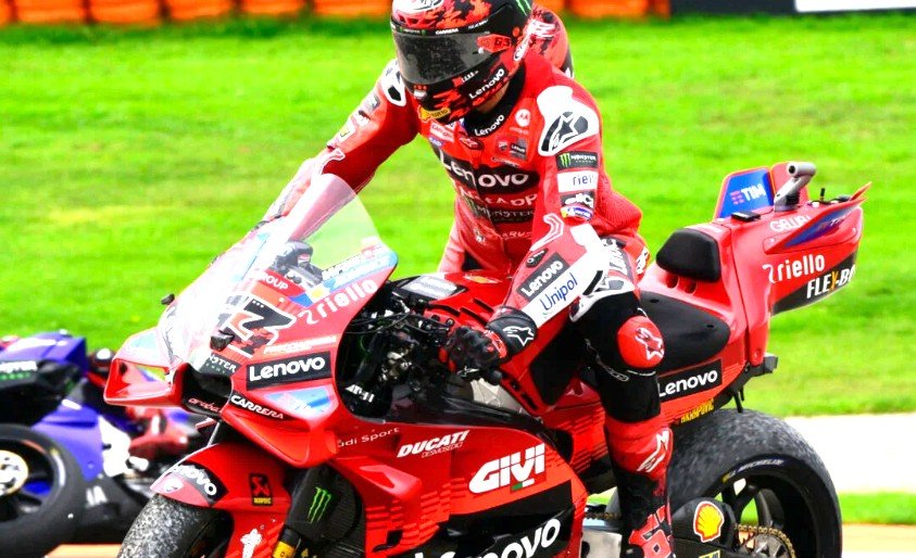 MotoGP, Sylvain Guintoli explique le cas Bagnaia 2025 : « pourquoi Pecco a souffert ? La clé est dans les poignets »