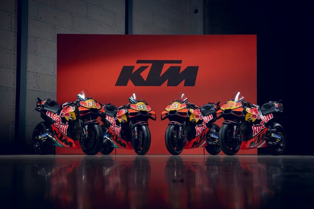 Les KTM de Pedro Acosta, Brad Binder, Enea Bastianini et Maverick Vinales