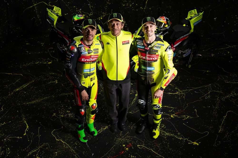 Valentino Rossi avec ses pilotes, Franco Morbidelli et Fabio di Giannantonio.