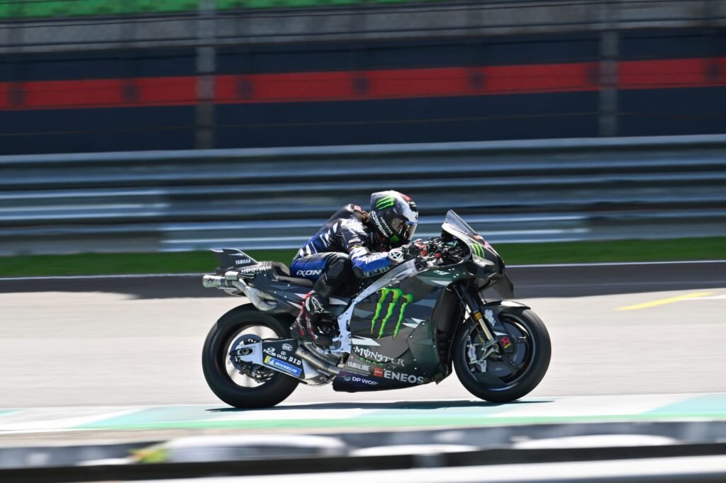 Les Yamaha clouées au box à Sepang : « On préfère comprendre le problème avant de reprendre la piste »