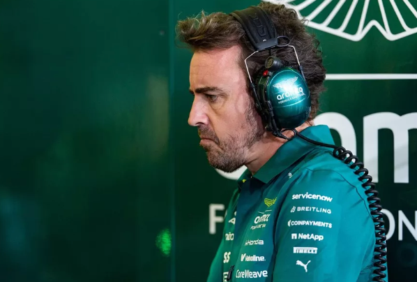 F1 : Fernando Alonso protège Newey malgré le chaos des essais : « Il n’a rien oublié de son génie »