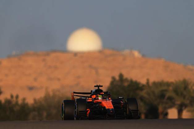 F1 : tests Barheïn J1 : Mercedes en tête, chaos technique derrière : le Jour 1 secoue déjà la hiérarchie à Bahreïn