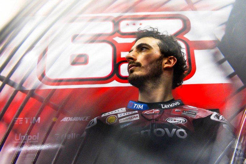 MotoGP, Francesco Bagnaia sur ses départs en fond de grille : « J’ai appelé ça la cage des fous »