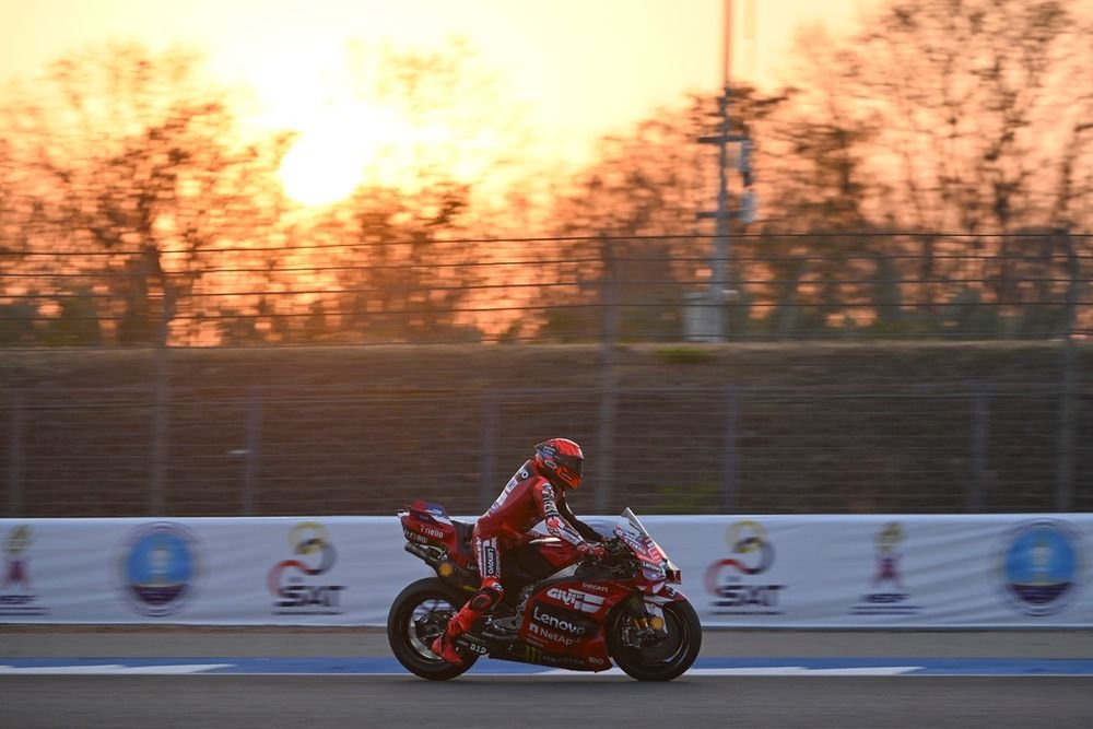 Test Buriram, J2 – Bezzecchi conclut les essais en tête, Márquez chute encore